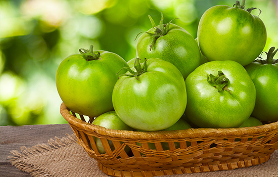 Що робити із зеленими помідорами: секрети швидкого дозрівання та найкращі рецепти на зиму